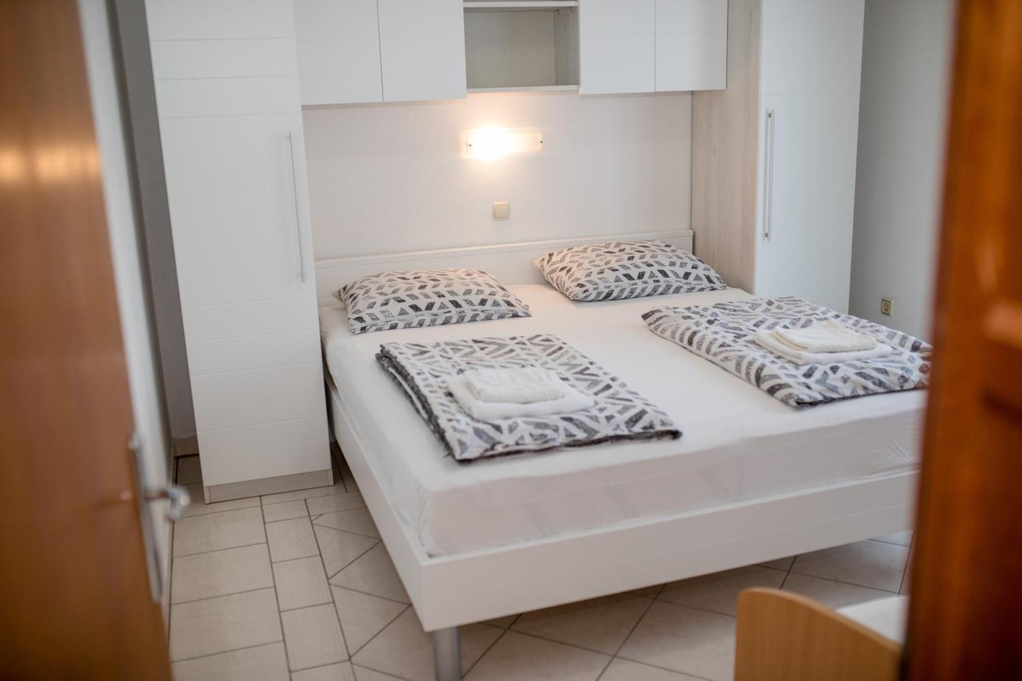 Apartments And Rooms By The Sea Supetarska Draga - Gornja, Rab - 11579 Rom bilde