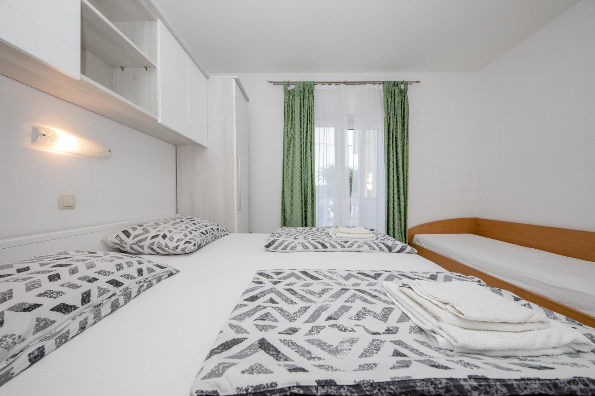Apartments And Rooms By The Sea Supetarska Draga - Gornja, Rab - 11579 Rom bilde