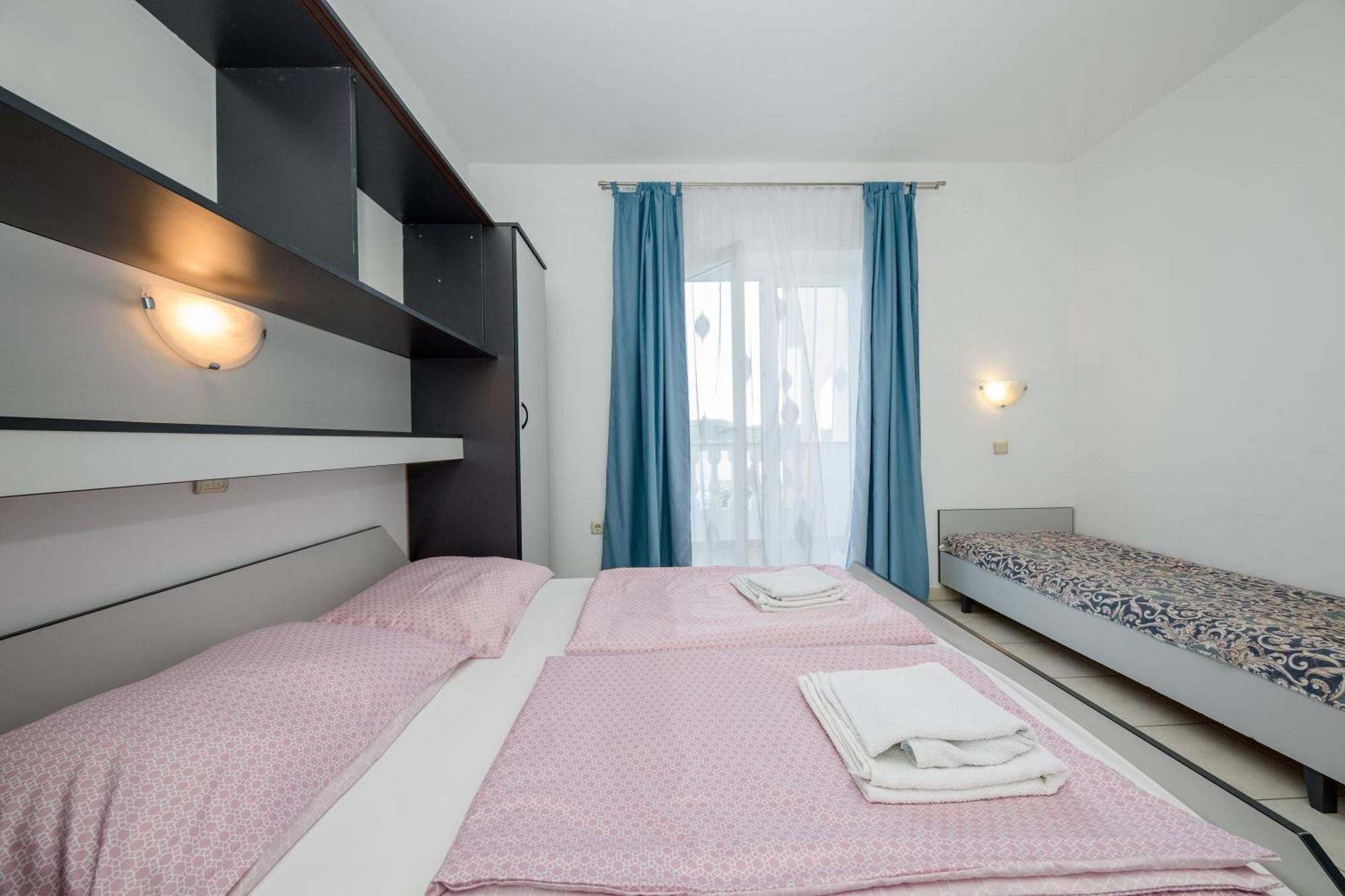 Apartments And Rooms By The Sea Supetarska Draga - Gornja, Rab - 11579 Rom bilde