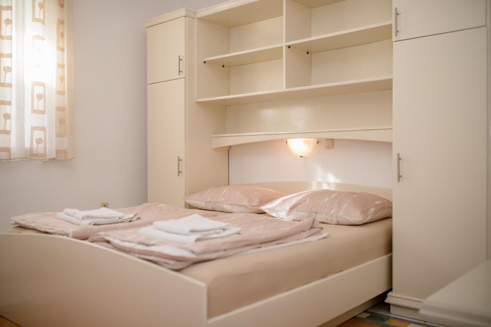 Apartments And Rooms By The Sea Supetarska Draga - Gornja, Rab - 11579 Rom bilde