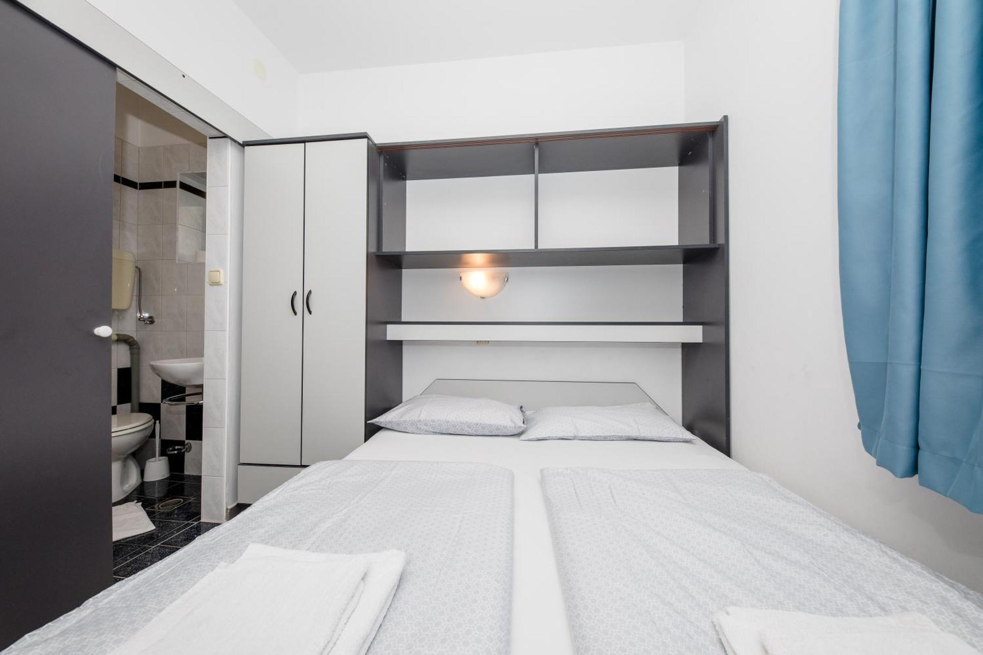Apartments And Rooms By The Sea Supetarska Draga - Gornja, Rab - 11579 Rom bilde