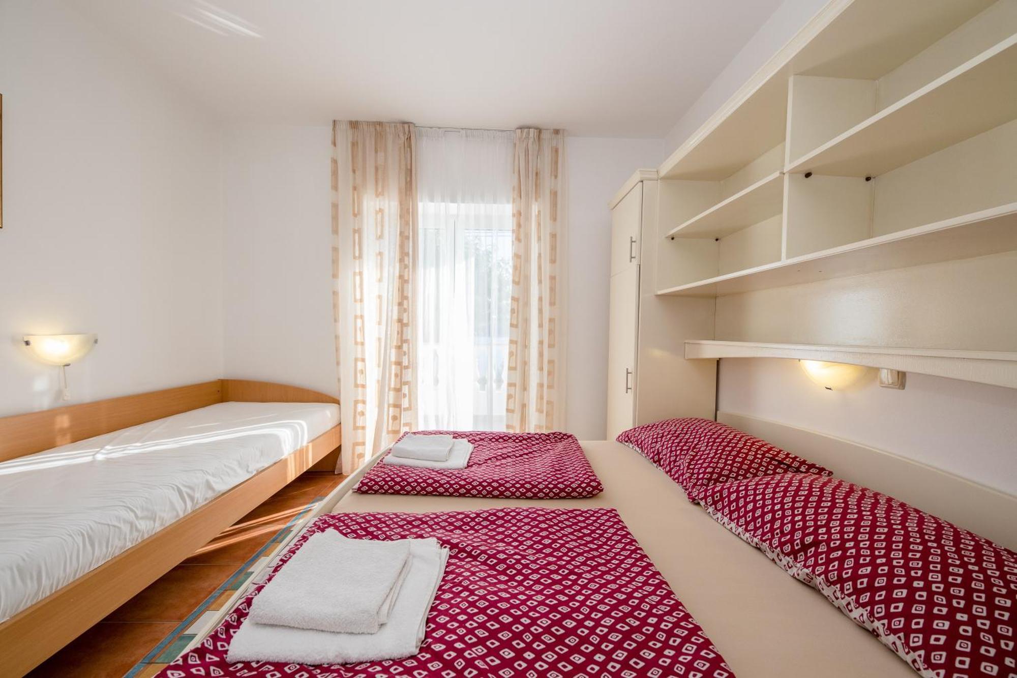 Apartments And Rooms By The Sea Supetarska Draga - Gornja, Rab - 11579 Rom bilde