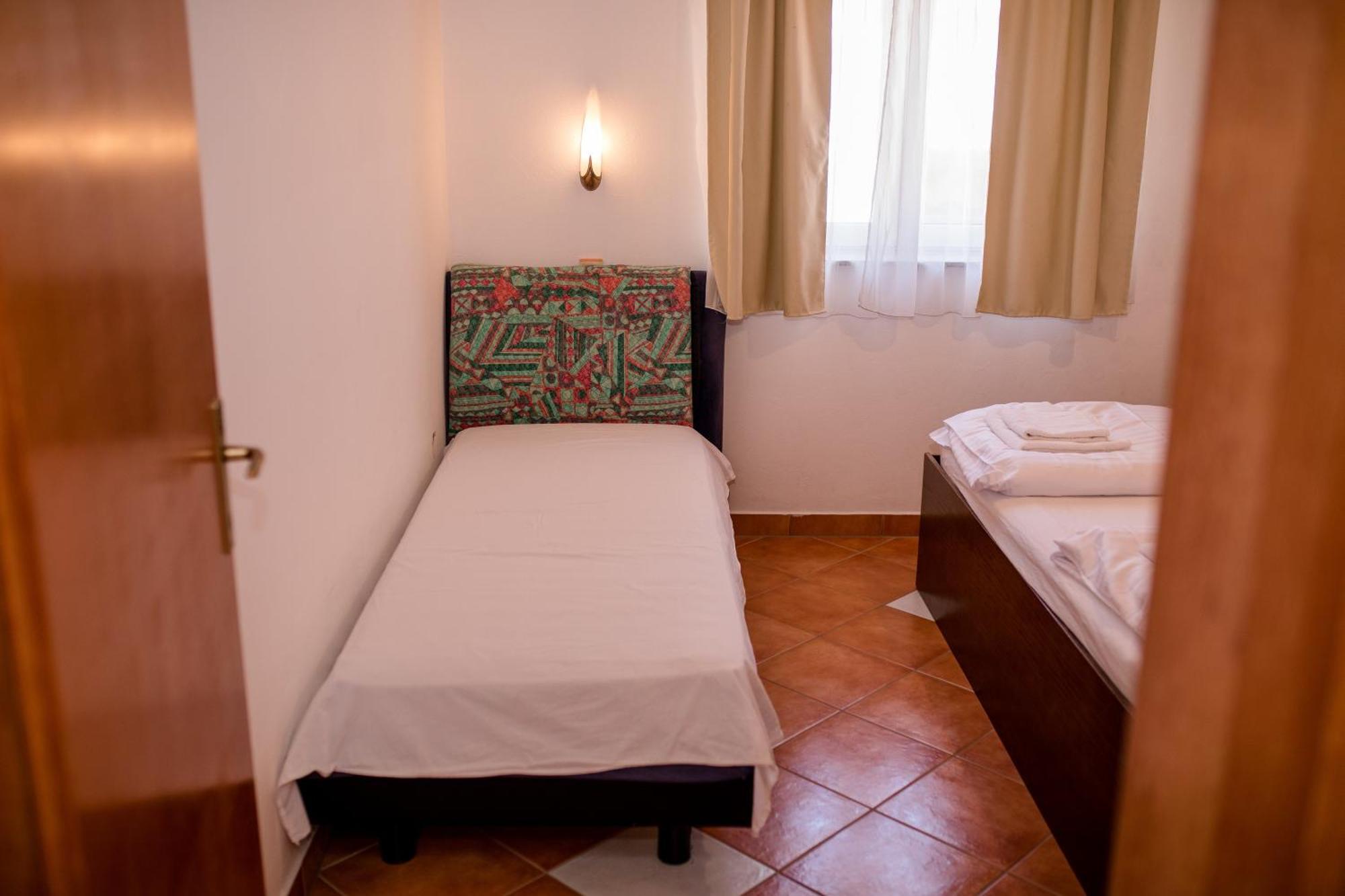 Apartments And Rooms By The Sea Supetarska Draga - Gornja, Rab - 11579 Rom bilde